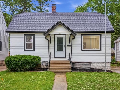 4626 N River Park Boulevard, GLENDALE, WI, 53209 | Card Image