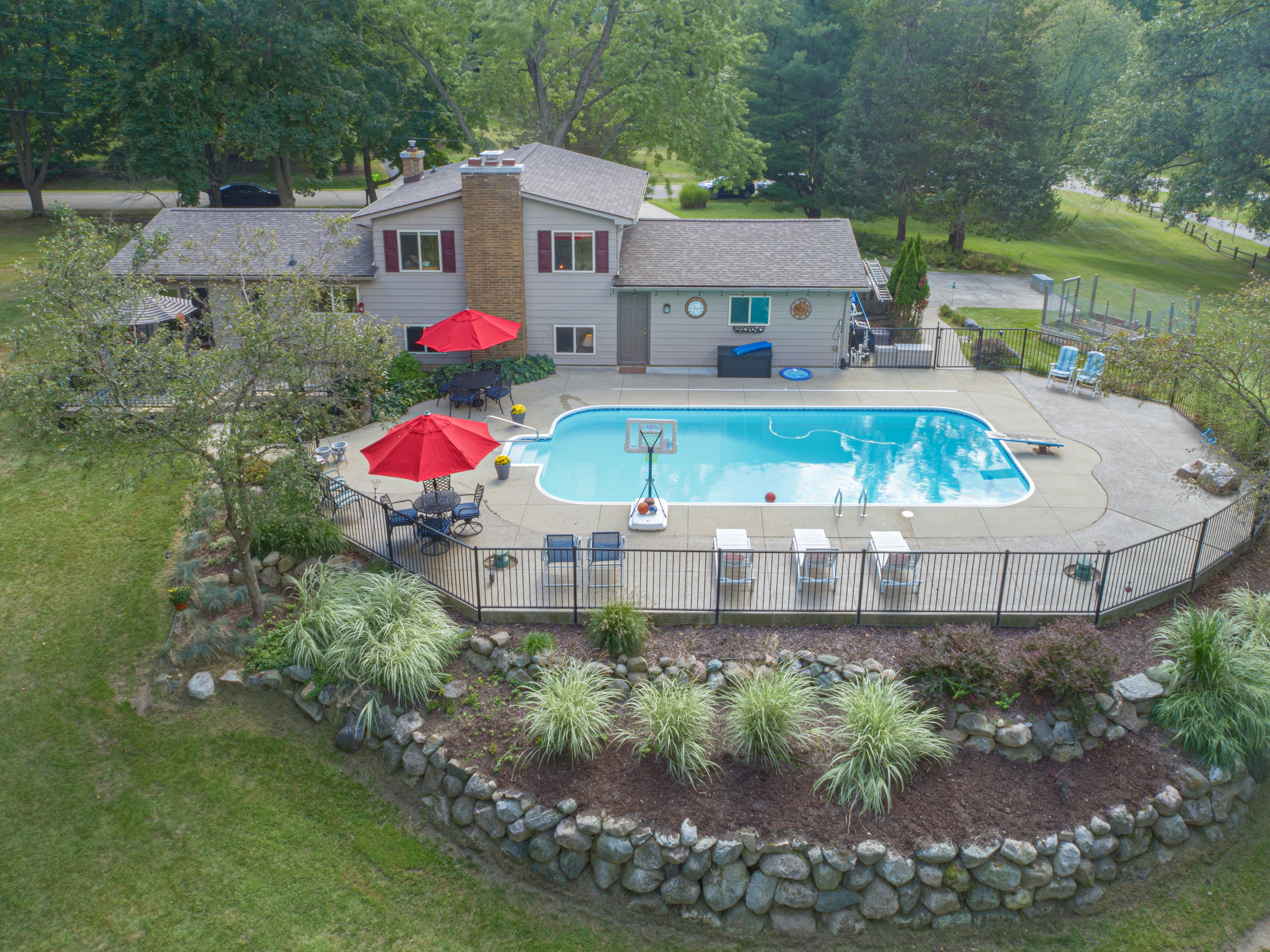 Jeffers Ln, Fenton, MI 48430