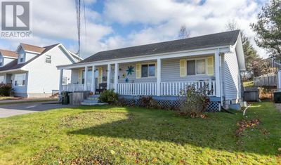 41 Townshend Ave, Home with 5 bedrooms, 2 bathrooms and null parking in Amherst NS | Image 3