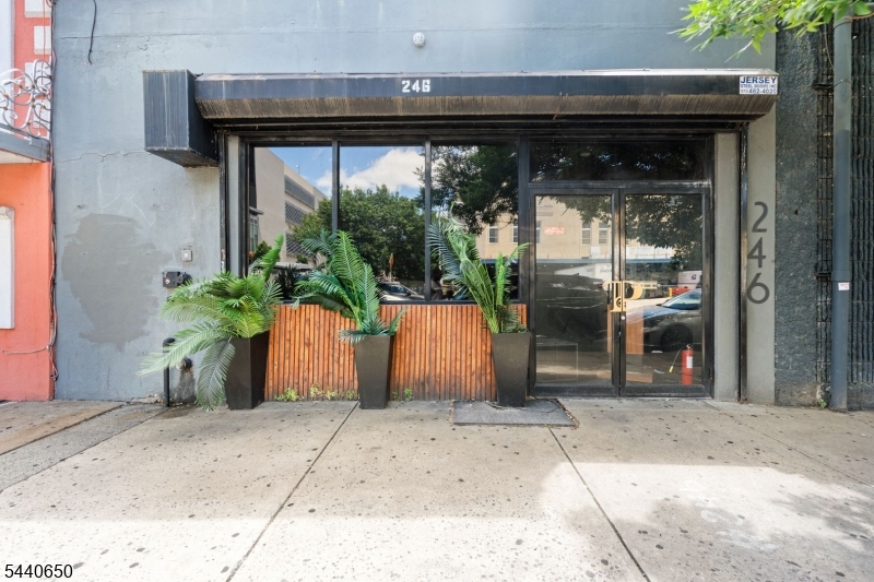 Commercial Sale in Newark City 3