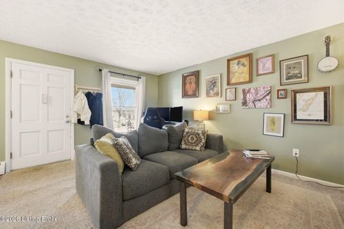 71-4501 S 6th St, Louisville, KY, 40214-1447 | Card Image