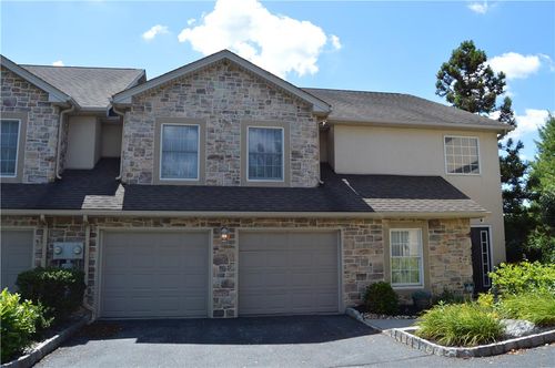17 Tamarack Ct, Forks Twp, PA, 18040-8370 | Card Image