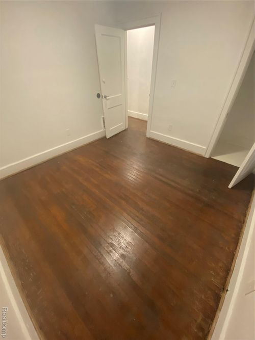 4719 Saint Clair St, Detroit, MI, 48214-1542 | Card Image