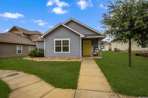 185 Lark Hill Rd, Floresville, TX, 78114-6613 | Card Image