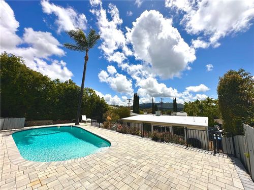 7335 Kyle St, Tujunga, CA, 91042-1301 | Card Image