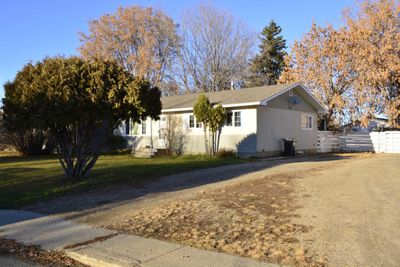 9606 80 Ave, House detached with 3 bedrooms, 2 bathrooms and 2 parking in Peace River AB | Image 1