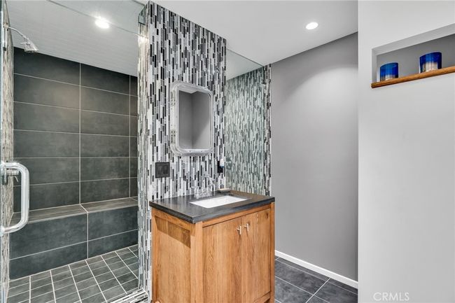 15 69 Th Pl, Home with 5 bedrooms, 5 bathrooms and 3 parking in Long Beach CA | Image 33