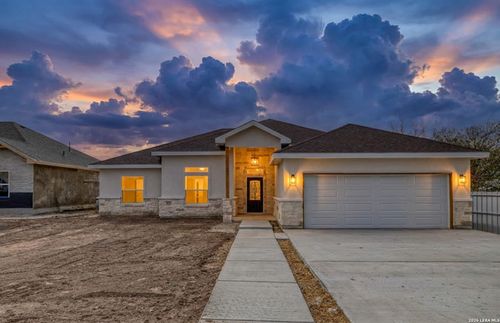 207 Riverside Dr, Uvalde, TX, 78801-5726 | Card Image