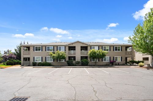 1990 Skypark Dr, Medford, OR, 97504-5597 | Card Image