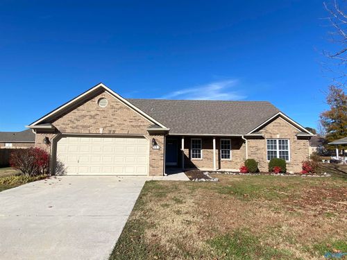 243 Chestnut Oak Cir, Owens Cross Roads, AL, 35763-8528 | Card Image