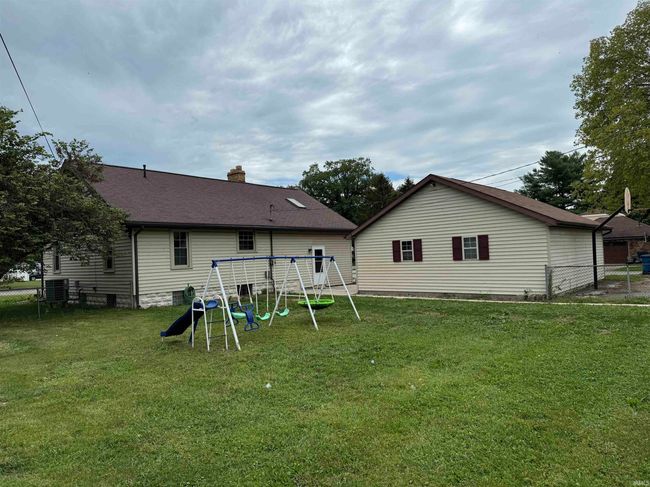 528 E Main St, House other with 3 bedrooms, 2 bathrooms and null parking in Gas City IN | Image 4