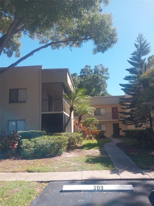 201-3300 Fox Chase Cir N, PALM HARBOR, FL, 34683-2331 | Card Image