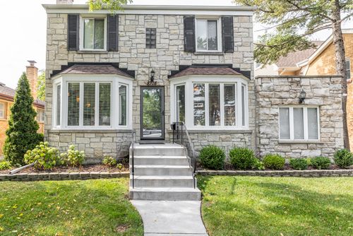 8708 Central Ave, Morton Grove, IL, 60053-3102 | Card Image