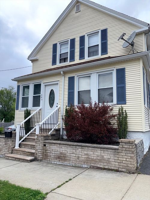 245 Clifford St, New Bedford, MA, 02745-5332 | Card Image