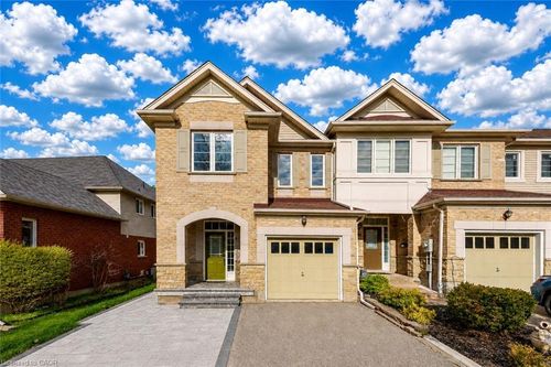 42 Doon Mills Dr, Kitchener, ON, N2P2W9 | Card Image