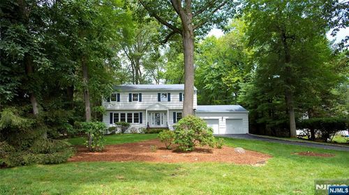 743 Birchwood Dr, Wyckoff, NJ, 07481-1069 | Card Image