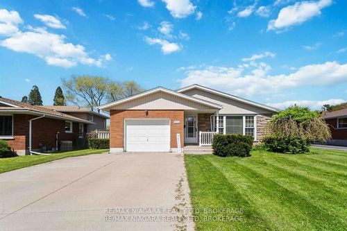 6579 Crawford St, Niagara Falls, ON, L2E5Z3 | Card Image