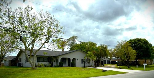 202 Sw Crescent Ave, Port St. Lucie, FL, 34984-4313 | Card Image