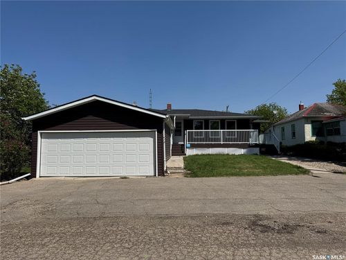 409 3rd Ave, Kelliher, SK, S0A1V0 | Card Image