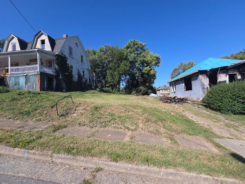 37 14th St Sw, Roanoke, VA, 24016-2701 | Card Image