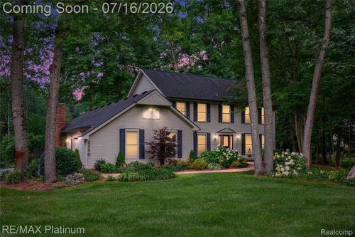 2250 Pepperidge Trl, Brighton, MI, 48114-8953 | Card Image