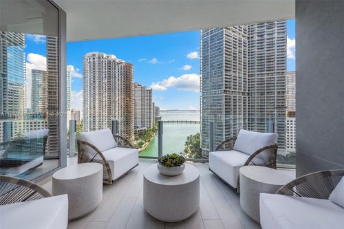 1605-300 Biscayne Boulevard Way, Miami, FL, 33131-2284 | Card Image