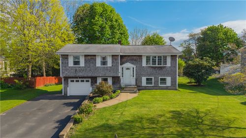 20 Namquid Dr, Middletown, RI, 02842-4520 | Card Image