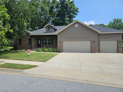 1070 Nemett Cir, Pea Ridge, AR, 72751-3333 | Card Image