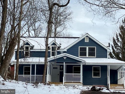 106 Burry Ln, Cresco, PA, 18326-8076 | Card Image