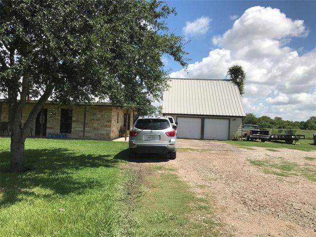 2-car Garage with apartment | Image 14