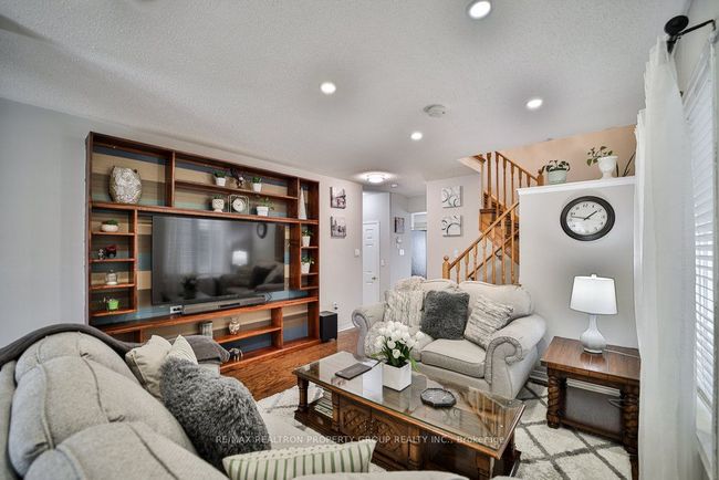 950 Taggart Cres, House other with 3 bedrooms, 3 bathrooms and 2 parking in Oshawa ON | Image 4