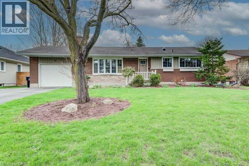 8 Bluejay Road, Elmira, ON, N3B1J1 | Card Image