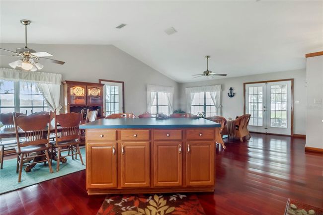 Vaulted Ceilings | Image 12