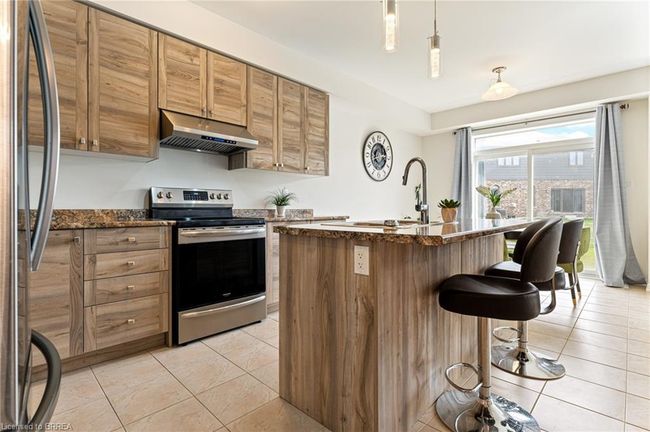 83 Munro Cir, House other with 4 bedrooms, 3 bathrooms and 4 parking in Brantford ON | Image 9