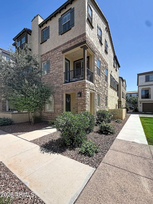 1686 E Dogwood Ln, Gilbert, AZ, 85295-6040 | Card Image
