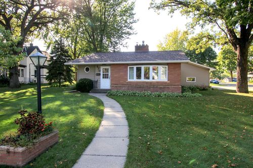 570 Lynn Rd Sw, Hutchinson, MN, 55350-2844 | Card Image