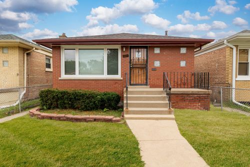 9747 S Harvard Ave, Chicago, IL, 60628-1204 | Card Image
