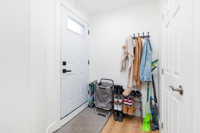 1502 Dufferin St, Home with 2 bedrooms, 1 bathrooms and 1 parking in Toronto ON | Image 4