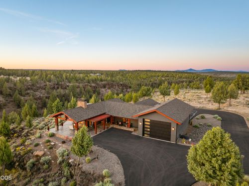 17771 Warrin Rd, Sisters, OR, 97759-2688 | Card Image