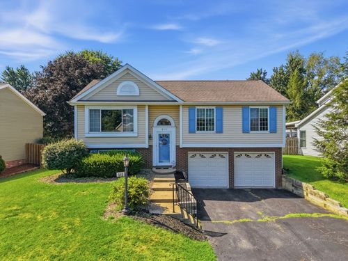 513 Sarah Dr, Cranberry Twp, PA, 16066-5661 | Card Image