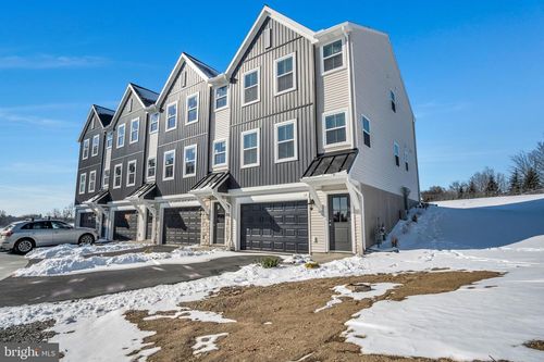 16-10-16 Morgan Cir, CARLISLE, PA, 17013-9400 | Card Image