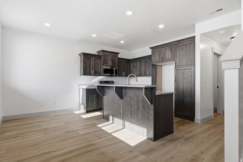 864 E 250 N, Hyrum, UT, 84319-3108 | Card Image