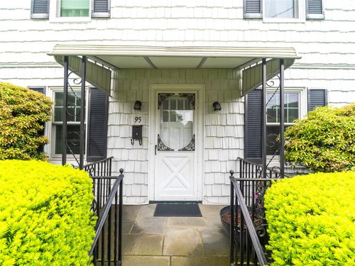 95 Robert Ave, Port Chester, NY, 10573-2213 | Card Image