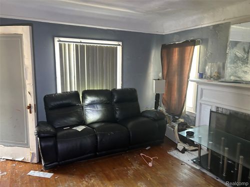 19332 Packard Street, Detroit, MI, 48234 | Card Image