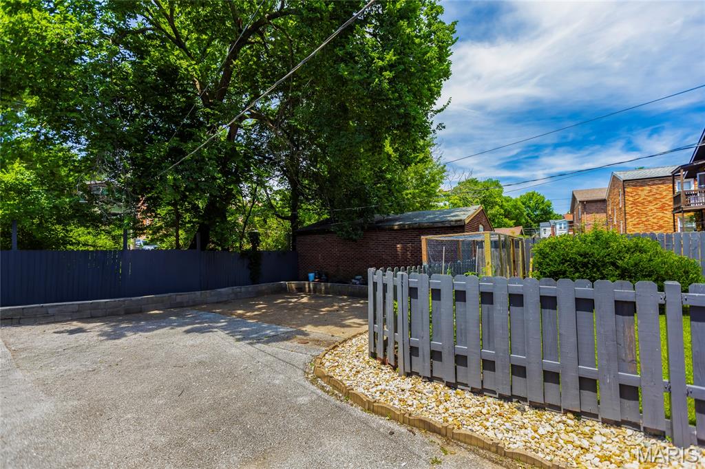 Residential Income in Richmond Heights 5