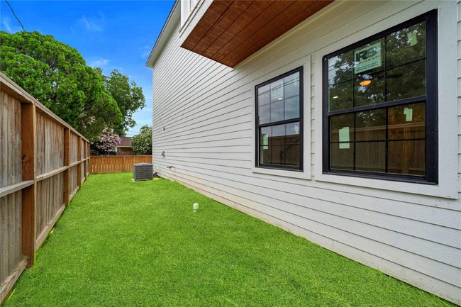Side Yard | Image 25