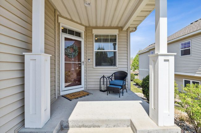 Charming front porch! | Image 32