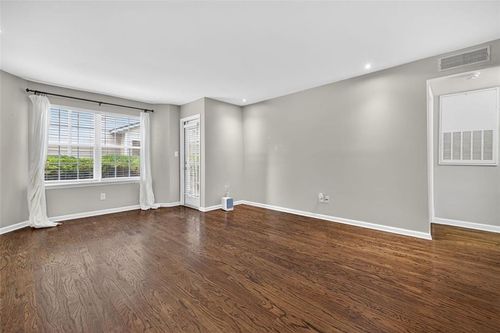3063 Chastain Park Ct Ne, Atlanta, GA, 30342-3255 | Card Image