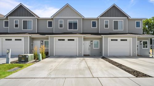 577 S Quillan Pl, Kennewick, WA, 99336-4315 | Card Image