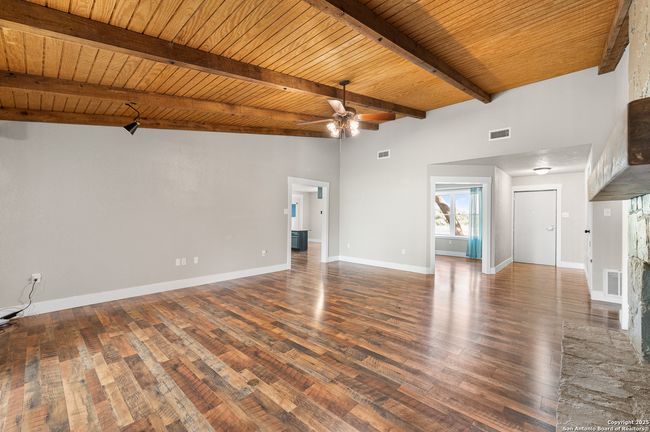 1015 Fm 2200 W, House other with 3 bedrooms, 3 bathrooms and null parking in Devine TX | Image 21
